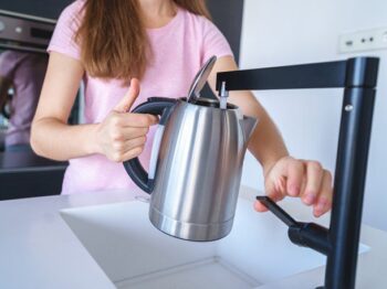 cleaning a tea kettle with clo2 is easy {{brizy_dc_image_alt imageSrc=